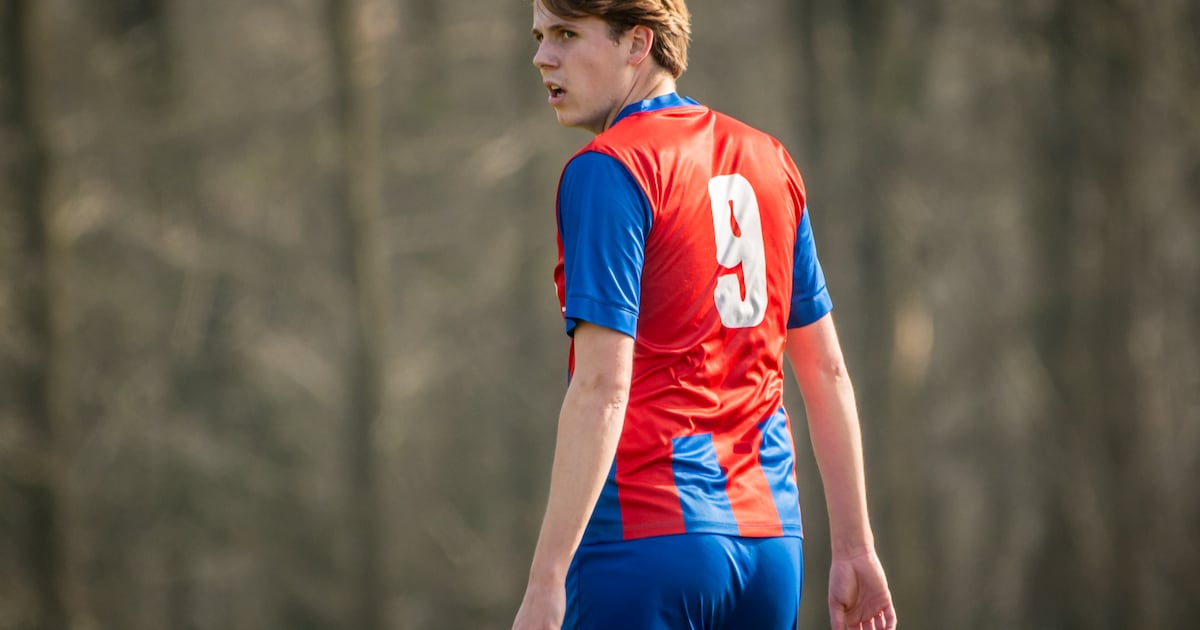 Voor Jop (21) is de grap van zijn schoonfamilie nu realiteit: ‘Als je weinig speelt, ga je nadenken’