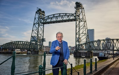 AD 80 jaar! Deze bekende Nederlanders zijn ook acht decennia oud én trots op hun prestaties