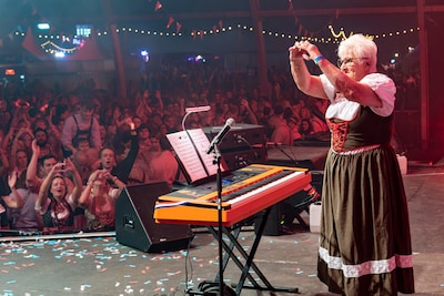 Van ‘trillende vingers’ op de Zwarte Cross tot topact op Oktoberfest in Elst: Orgel Joke (77) krijg 