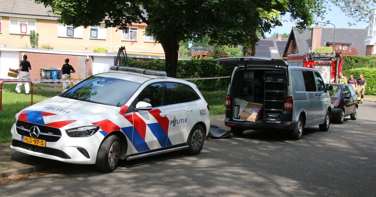 Man (48) onder bloed bewusteloos gevonden bij garagebox in Apeldoorn