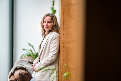 Aaltje (43) groeide op in het ‘strengste van de strengste’ gereformeerde gezin: ‘Ik móést dit opschrijven’