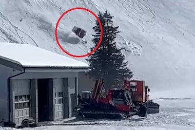 Skigondel komt los van kabel en rolt hard van berg af in Zwitsers skigebied