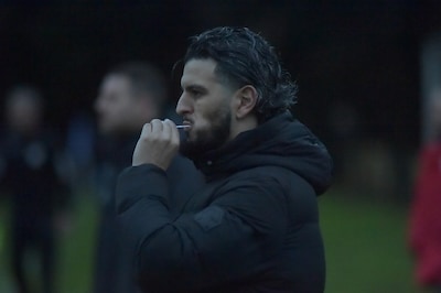 Interim-trainer Issmaili heeft bij DUNO direct supporters in de kleedkamer staan: ‘Een mooi woordje’