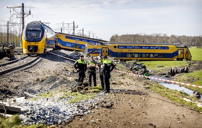 Drie jaar na treinramp en niets geleerd: reiziger en economie gaan voor veiligheid