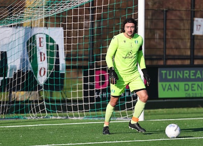 ‘Paradijsvogel’ Julius van der Linden lost keepersprobleem EDO op en wil nog één keer vlammen