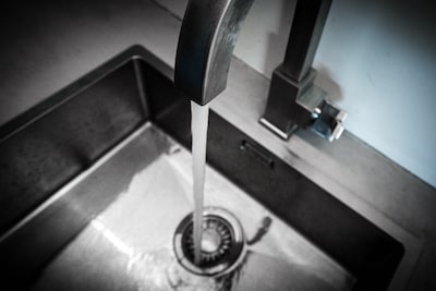 Weinig tot geen drinkwater in delen van Friesland door storing