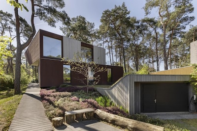 In het groen van Zeist vind je deze enorme luxe containervilla
