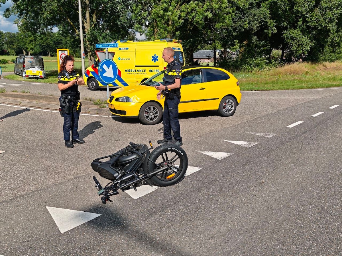 Meisje op fatbike wil weg oversteken en dan gaat het mis: gewond naar  ziekenhuis | 112 nieuws Doetinchem | De Gelderlander.nl