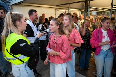 Appelpop 2026: niet de toegangsprijs, maar onverwachte blaastest zorgt voor chagrijn  - ‘Mijn zoon zit alweer in de trein naar huis’
