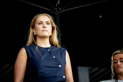 Amalia’s keuze voor een wat kortere top maakt het geheel van haar outfit jong