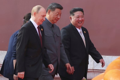 Nieuwe brug tussen Kim Jong-un en Poetin: straks 300 auto’s per dag, maar wat zit er eigenlijk in die vrachtwagens?