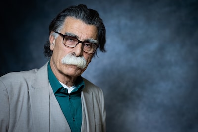 Kader Abdolah over chaos in Iran en dood ayatollah: ‘Trump gaat deze oorlog niet winnen’