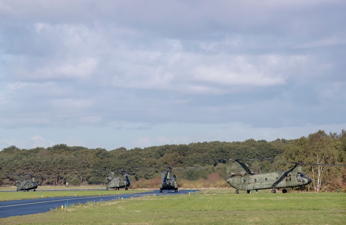 Toch niet méér vliegtuigen en helikopters boven Deelen? Defensie krijgt ...