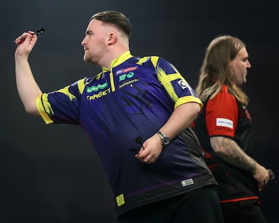 LIVE WK darts | Luke Littler repareert schade tegen Ryan Searle, Gian van Veen treft later vanavond zijn idool