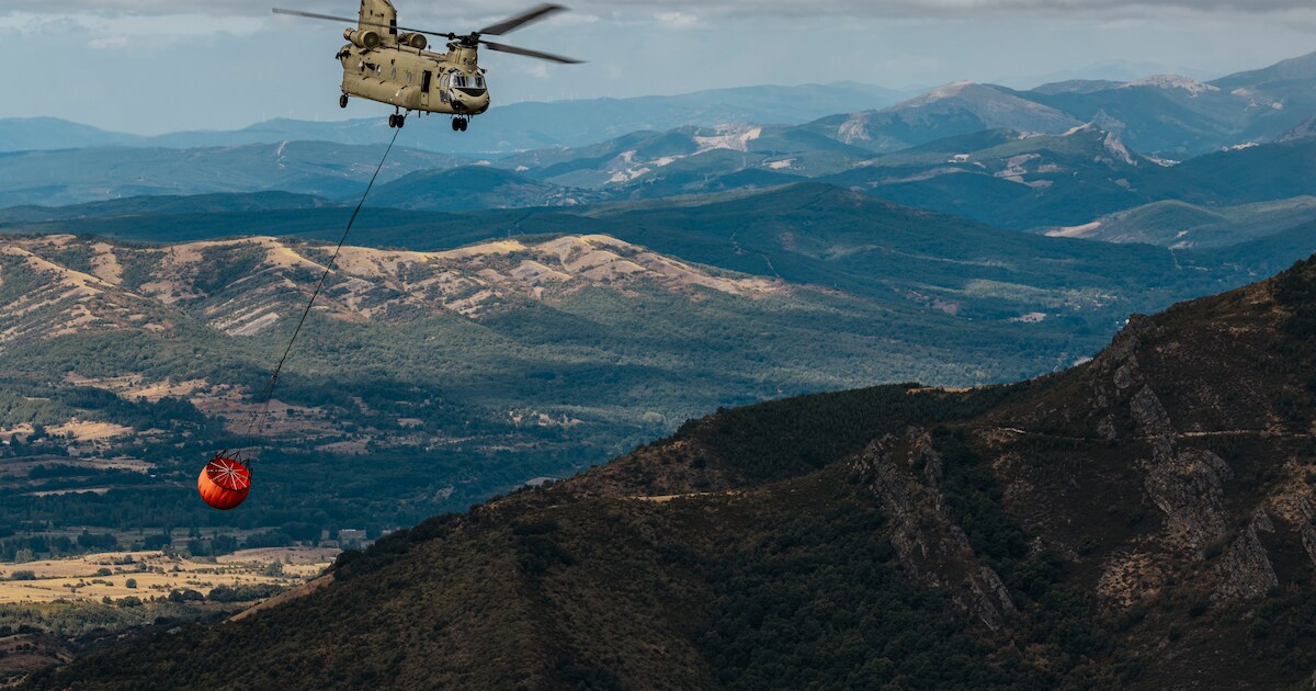 Waarom vliegen Chinooks alleen overdag om natuurbranden te bestrijden ...