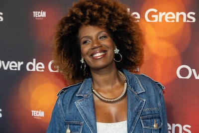GTST-actrice Jasmine Sendar (47) bevallen van dochtertje: ‘Ons kleine wondertje’