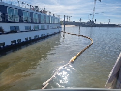 Bijtanken van opvangschip voor vluchtelingen gaat mis, gasolie belandt in het water