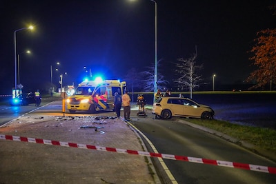 Ernstig ongeluk: hulpverleners bevrijden inzittenden uit auto’s