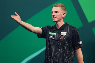 Wessel Nijman vliegt uit startblokken op WK darts: ‘De hype van vorig jaar was een beetje over de top’