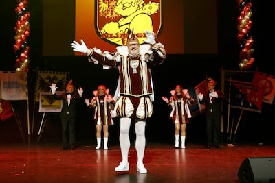 Nieuwe stadsprins Erik wil de jeugd iets bieden: ‘Wie te serieus kijkt, krijgt van mij een plekkert 