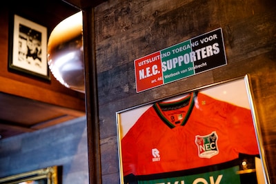 Van eigen goal tegen FC Barcelona naar bruine kroeg in Nijmegen: Eric van Rossum zit er doodgemoeder