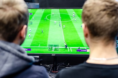 Vader snapt er niks van, tot een potje gamen het Spaanse raadsel oplost