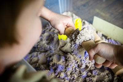 Laboratoria vinden nog veel meer asbest in speelgoed, ook in ‘magisch’ speelzand