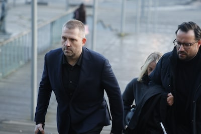 Belgisch OM eist 1,5 jaar cel en 4400 euro boete tegen sterrenchef Nick Bril, die over collega reed