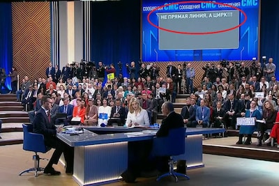 Achter Poetin verschijnen plots sarcastische berichten: ‘Het is al vrijdag, mogen we de drank opentrekken?’