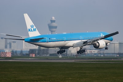 Passagier KLM-vlucht schrikt van ‘gewapend persoon’ en opent nooddeur vlak voor opstijgen