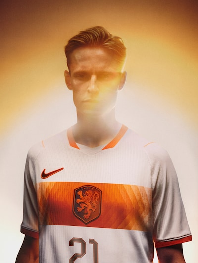 Nieuwe WK-shirts gepresenteerd: Oranje met wit uitshirt naar Verenigde Staten