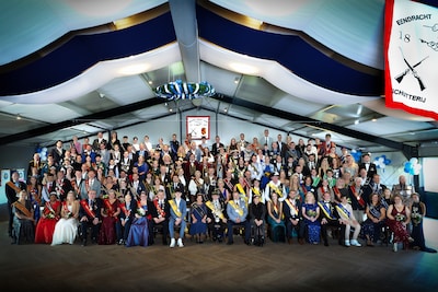 Koningen, koninginnen, keizers en ruiters: alle 138 hoogheden van Gelderland op één foto