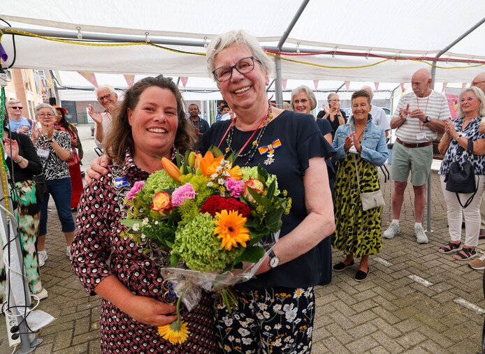 Lintje voor ultieme goede buur Elly van Leuven | Eindhoven ...