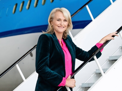 Ondanks flinke bezuinigingen kreeg topvrouw KLM er dit jaar juist 32 procent aan geld bij