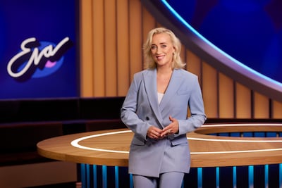 Eva Jinek heeft pijn tijdens talkshow: ‘Ik heb een klein beetje last van mijn hernia’