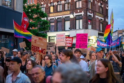Honderden mensen trokken door Nijmegen in ‘Heksennacht’ tegen straatintimidatie: ‘De straat is ook v