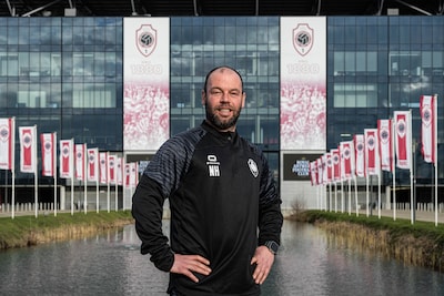 Op bezoek bij Nicky Hofs, die Arnhem heeft ingeruild voor Antwerpen: ‘Mensen denken dat ik geen harde werker ben’