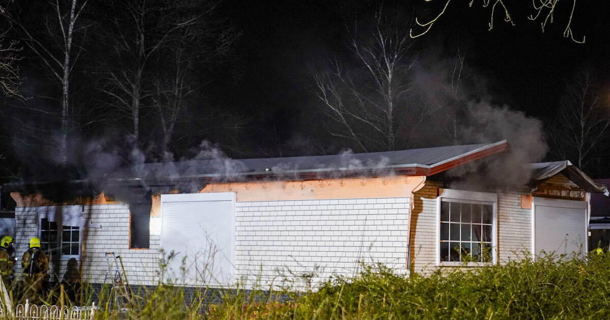 Voertuigbrand op Vijverpad in Warnsveld