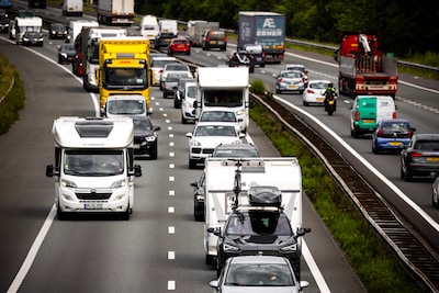 Verkeersdiensten verwachten extra drukke avondspits die al vroeg begint door hemelvaartsweekend