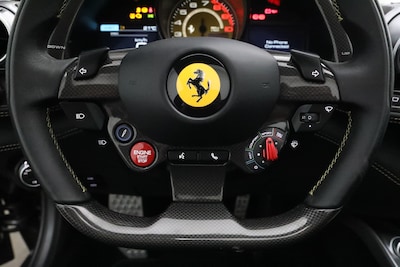 Ferrari onthult eerste elektrische auto: Elettrica trekt in 2,5 seconde op naar 100 kilometer per uur