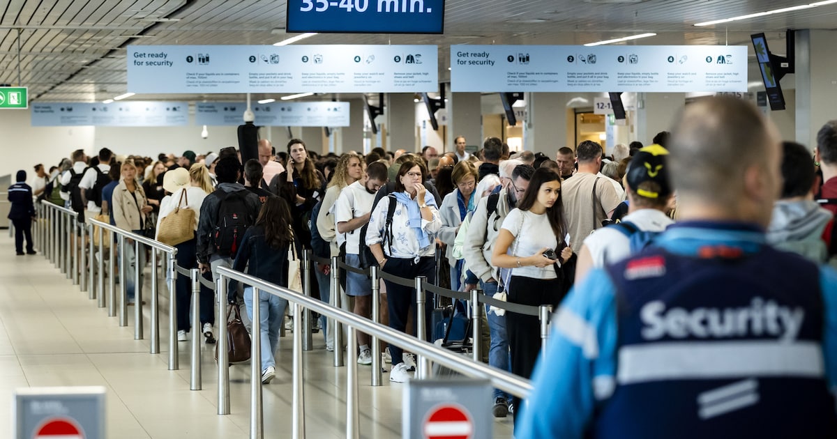 Reizigers op Schiphol moeten opnieuw rekening houden met stakingen van beveiligers