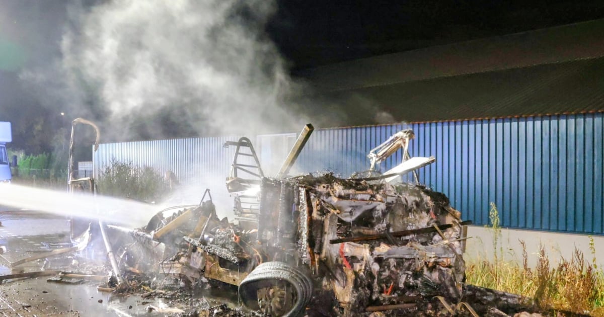Camper volledig uitgebrand op bedrijventerrein in Druten
