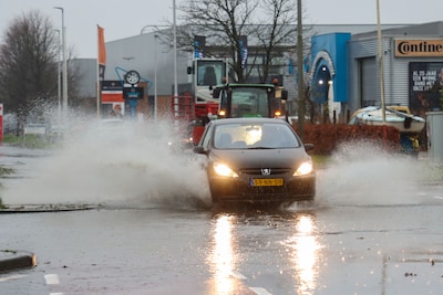Verzekeraars ontvangen tientallen schademeldingen door onweer