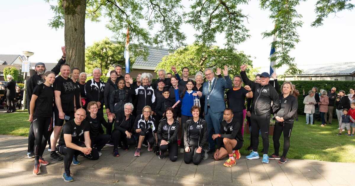 De Dijkrunners rennen voor bevrijdingsvuur en boogtraditie Dodewaard
