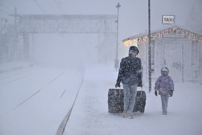 Storm raast door Scandinavië en Finland: twee doden, vliegtuigen van startbaan geblazen