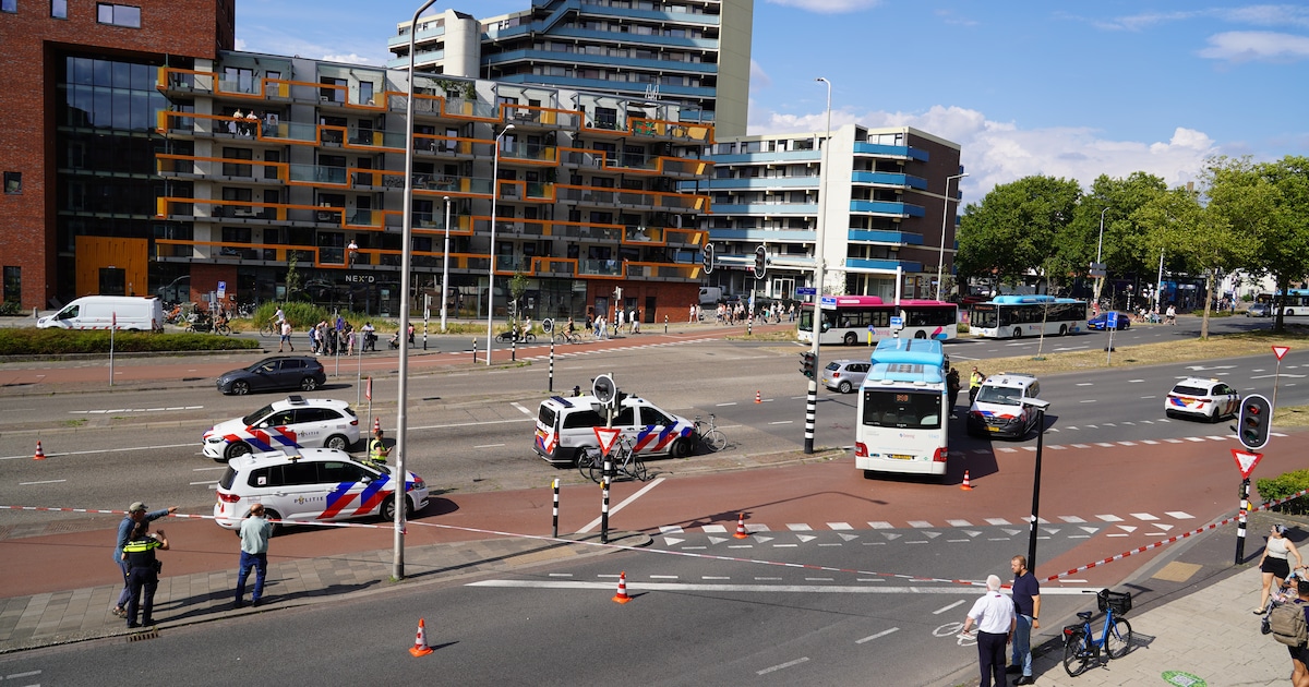 Fietser overleden na aanrijding met lijnbus.
