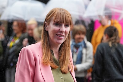 Britse vicepremier stapt op vanwege belastingfraude: ‘Het spijt mij diep’