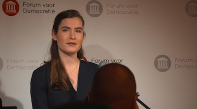 Lidewij de Vos (28), fractievoorzitter Forum voor Democratie, in verwach­ting van eerste kind