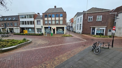 Lijnen op de weg maken oude stratenloop van Tiel weer zichtbaar