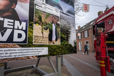 ‘Onbekende man met groente’ op fout verkiezingsbord is Brabander (25): ‘Heb er keihard om gelachen’